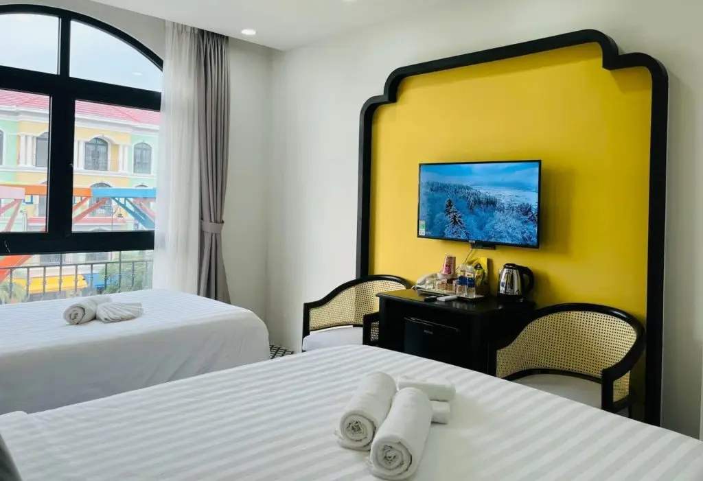 Window – Deluxe Triple